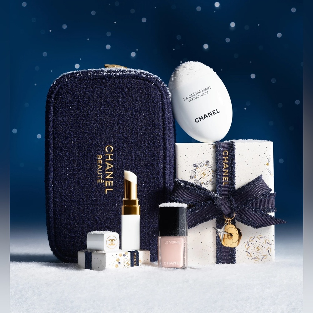 CHANEL Makeup Bag 2025 Holiday Navy Pouch Only Limited Edition! Authentic! NEW! - Picture 8 of 8